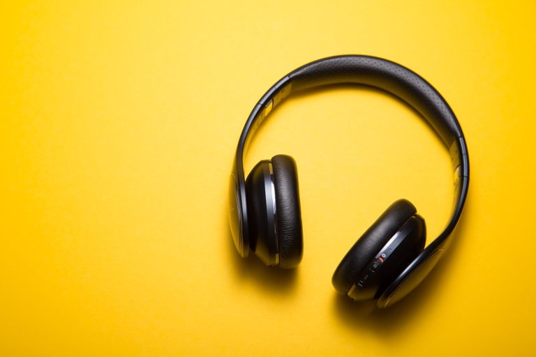 5 IDEAL WIRELESS TV HEADPHONES TO GET IN 2019