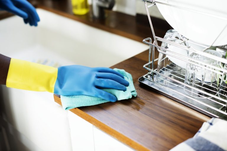 5 IDEAL TIPS FOR USING ESSENTIAL OILS FOR CLEANING