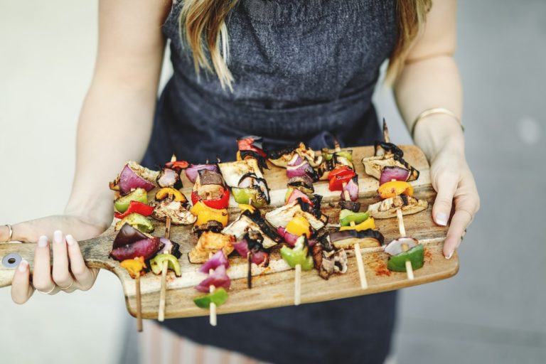 THE  IDEAL GUIDE TO THE 4 Cs OF SAFE BARBECUING