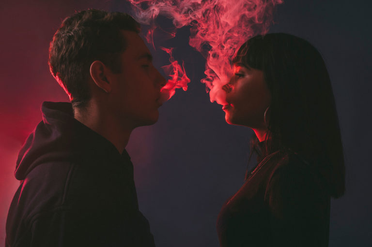 4 IDEAL THINGS YOU NEED TO KNOW ABOUT VAPING ABROAD 
