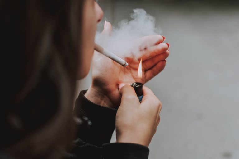 5 IDEAL STEPS TO HELP A LOVED ONE QUIT SMOKING