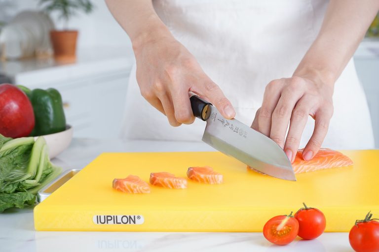 4 IDEAL KITCHEN KNIFE TECHNIQUES EVERY AMATEUR CHEF SHOULD KNOW