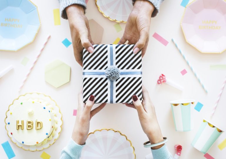 4 IDEAL WAYS TO NOT BREAK THE BANK WHEN GIVING GIFTS 