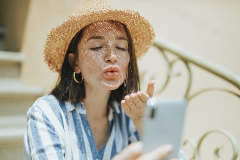 4 IDEAL GIFTS TO BUY YOUR LONG DISTANCE PARTNER