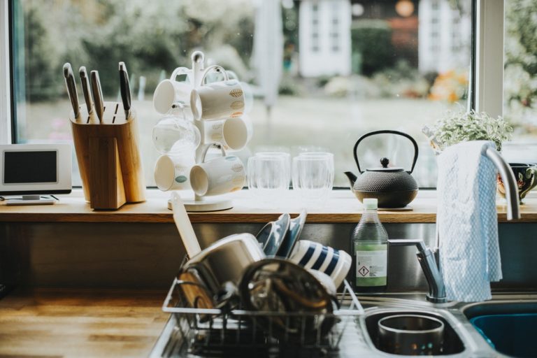 4 IDEAL ECO-FRIENDLY WAYS TO CLEAN YOUR HOME INCLUDING A STEAM CLEANER