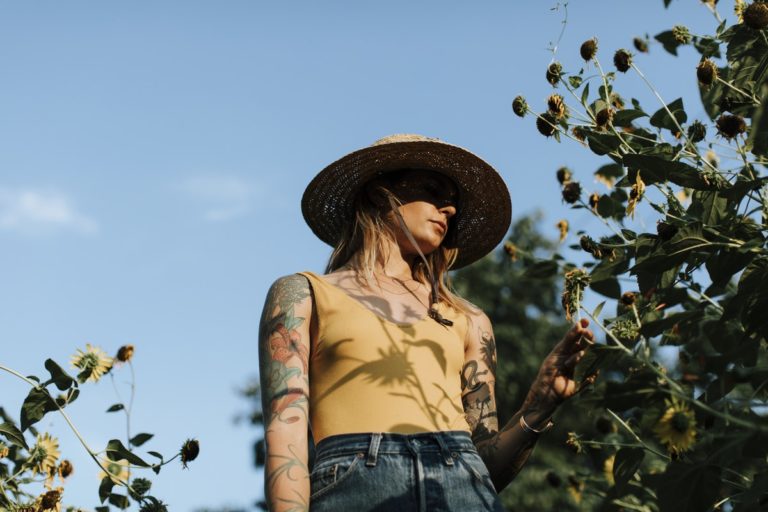 8 IDEAL PLANTS THAT WILL MAKE YOUR GARDEN MORE BEE FRIENDLY