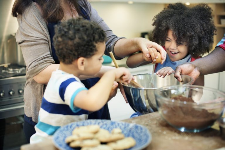 7 IDEAL WAYS TO HAVE FUN COOKING WITH KIDS 