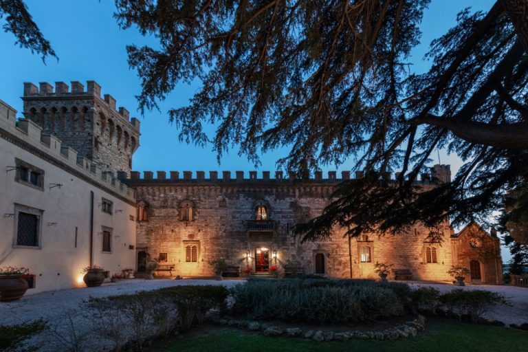 6 IDEAL HAUNTED CASTLES TO STAY IN THIS HALLOWEEN