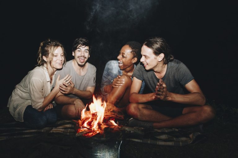5 IDEAL TIPS FOR CAMPING WITH A GROUP 