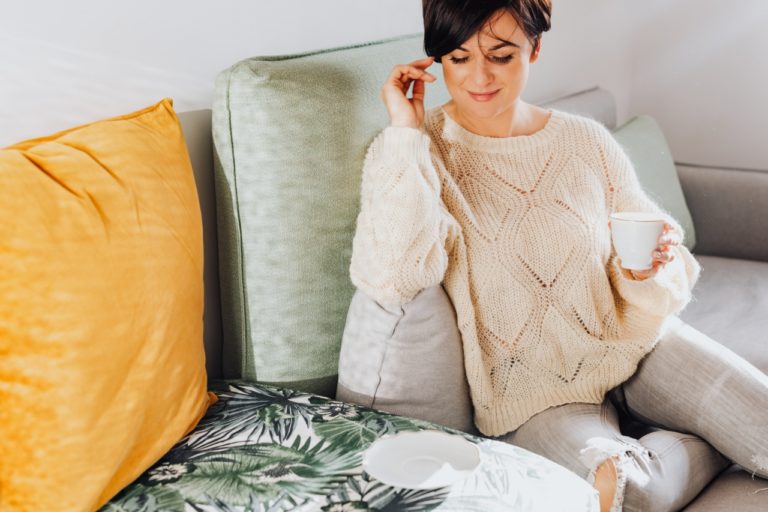 5 COMMON MISTAKES TO AVOID WHEN DECORATING YOUR IDEAL LIVING ROOM 
