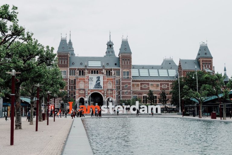5 IDEAL PLACES TO TRY A SPACE CAKE IN AMSTERDAM