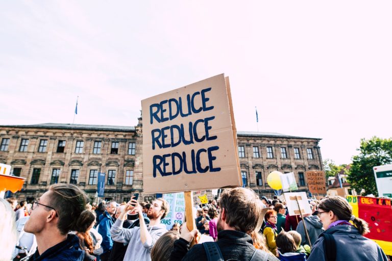 5 IDEAL LIFESTYLE CHANGES TO REDUCE YOUR CARBON FOOTPRINT