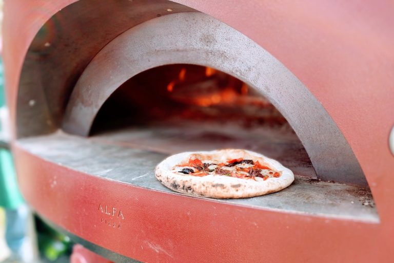 How To Build Your Own Pizza Oven In Your Garden In 5 Simple Steps