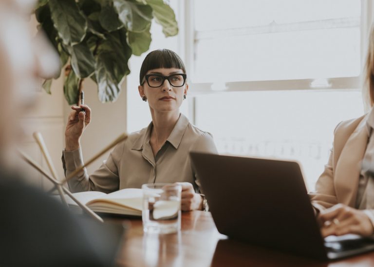 5 IDEAL ACCESSORIES TO IMPRESS YOUR LUXURY BUSINESS CLIENTS