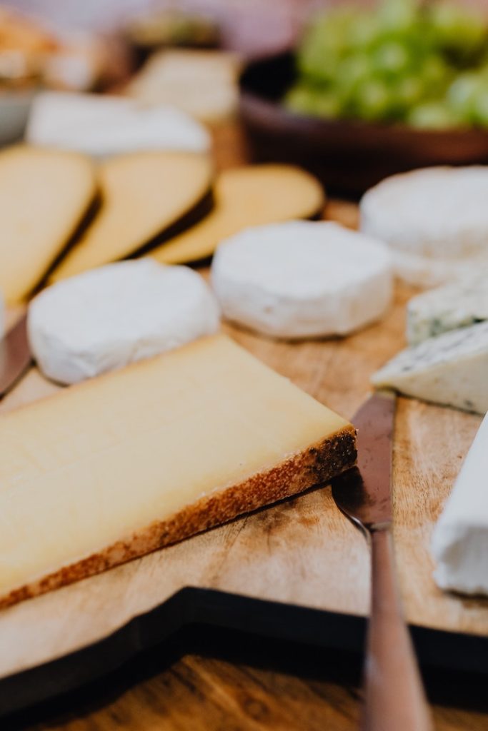 4 IDEAL TIPS FOR THE PERFECT AFTER DINNER CHEESE BOARD Ideal Magazine