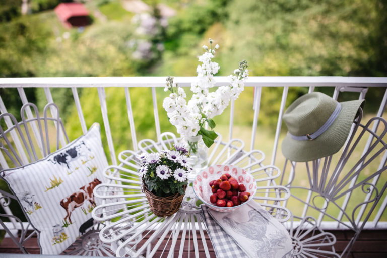5 IDEAL STEPS TO GETTING YOUR GARDEN SUMMER STAYCATION READY