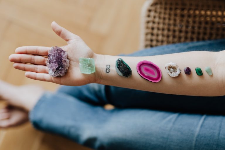 7 OF THE BEST HEALING CRYSTALS AND WHERE TO PLACE THEM AT HOME