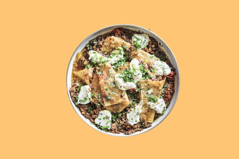 THE IDEAL RECIPE FOR ONE-PAN BEEF LASAGNE WITH RICOTTA & BASIL