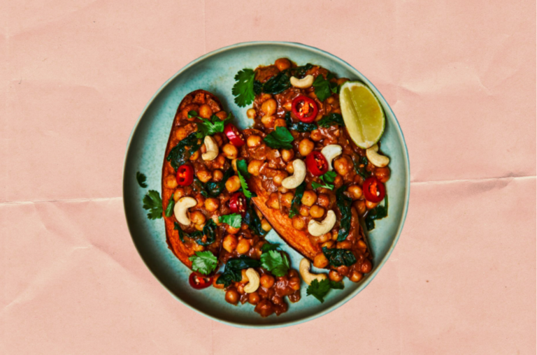 JOE WICK’S IDEAL RECIPE FOR CREAMY CHICKPEA CURRY LOADED WITH SWEET POTATO (CARB REFUEL)