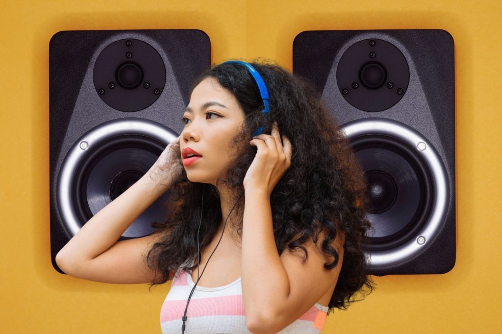 WAYS TO PROTECT HEARING - WOMAN WEARING HEADPHONES
