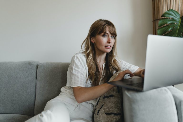 4 TIPS FOR MAKING YOUR SIDE BUSINESS A SUCCESS