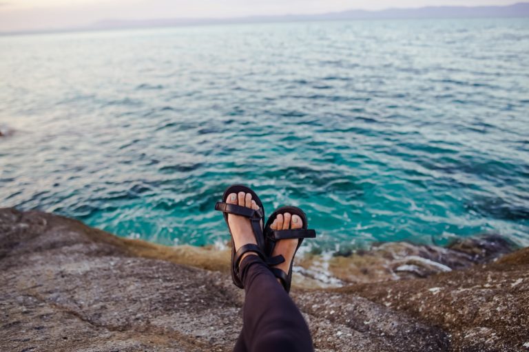 GIVE YOUR FEET A TREAT WITH THESE 5 IDEAL TIPS