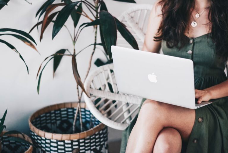5 IDEAL WAYS TO FIND JOBS THAT LET YOU SEE THE WORLD