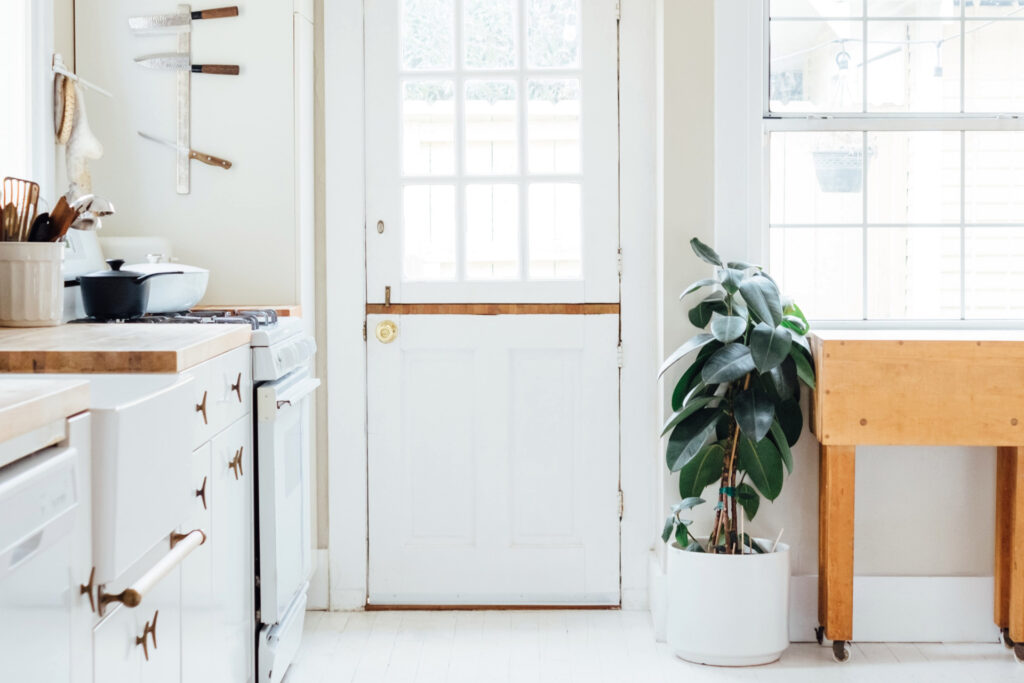 FARMHOUSE KITCHEN