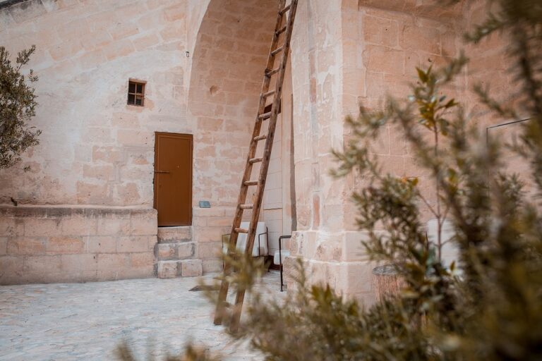 5 MAINTENANCE MUST DO’S FOR YOUR HOME’S EXTERIOR