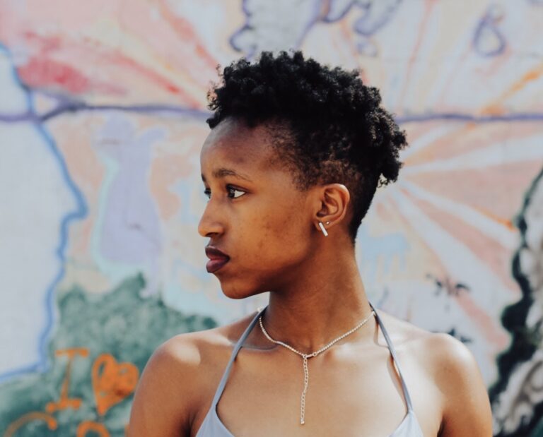 THE ART OF EXPRESSION: 4 TIPS FOR CHOOSING WHAT EARRINGS TO WEAR