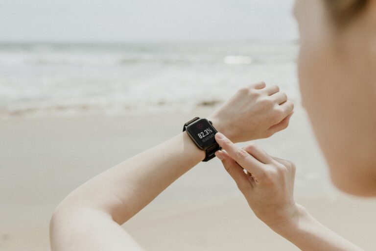 5 WAYS A SMARTWATCH CAN MAKE YOUR LIFE EASIER