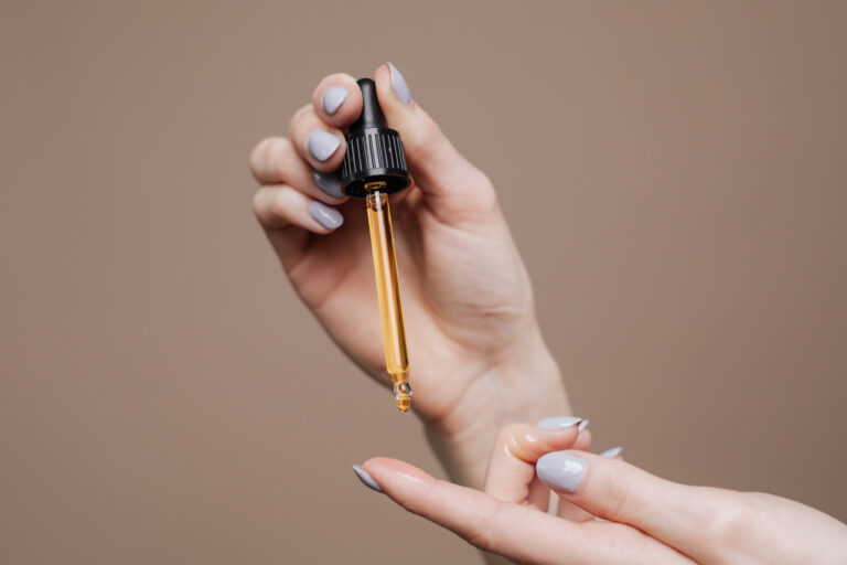 5 BENEFITS & USES OF OREGANO ESSENTIAL OIL