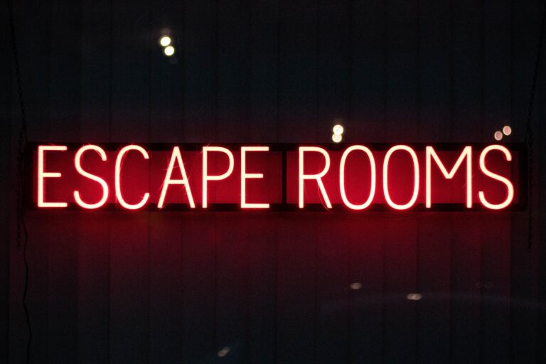7 STRATEGIES FOR BEATING ANY ESCAPE ROOM