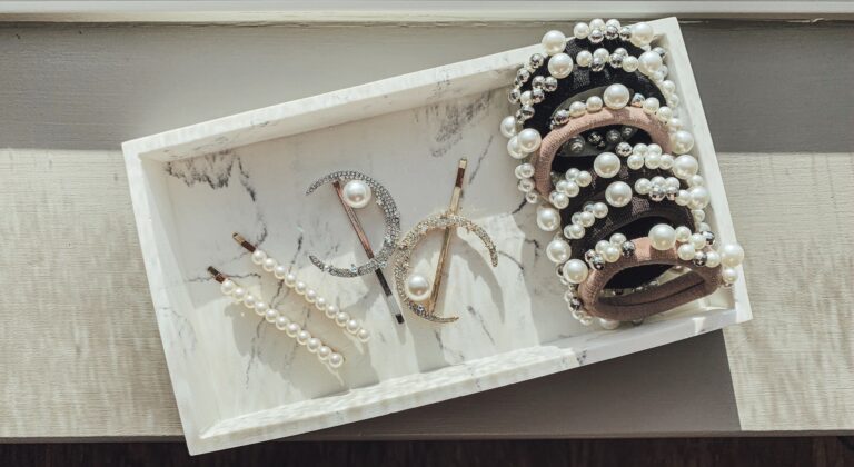 5 IDEAL REASONS TO WEAR PEARLS THIS WINTER