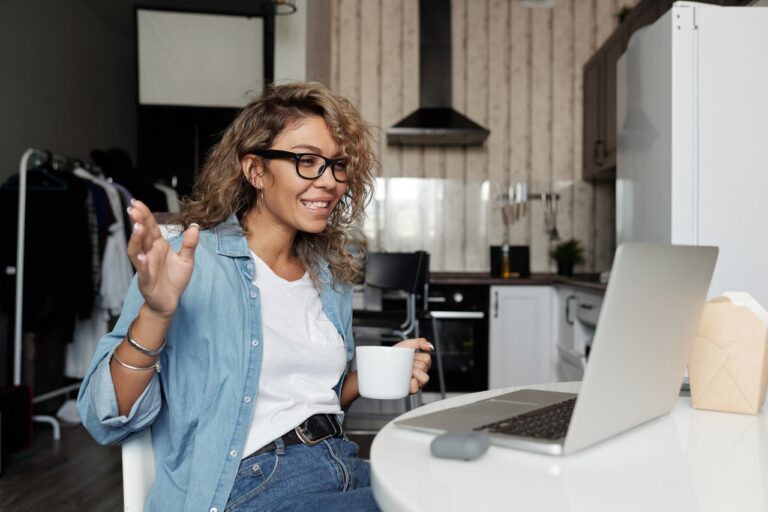 5 WAYS TO STAY CONNECTED WITH COLLEAGUES WHEN WORKING FROM HOME