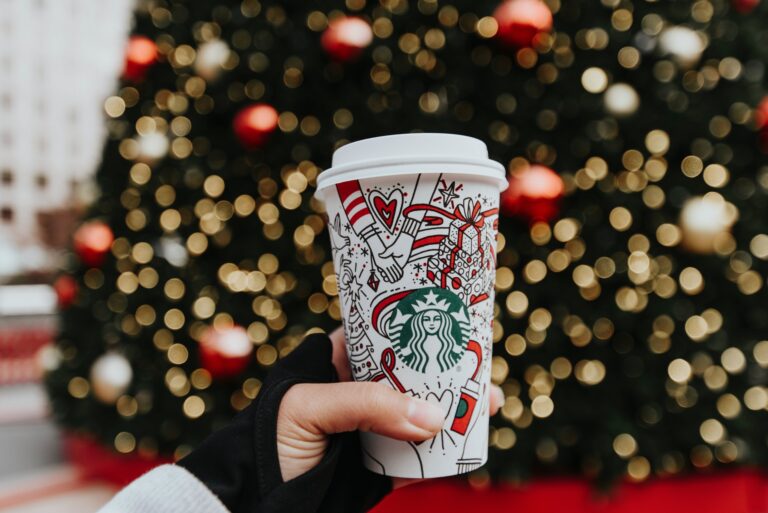 5 REASONS TO GIVE A STARBUCKS GIFT CARD THIS CHRISTMAS