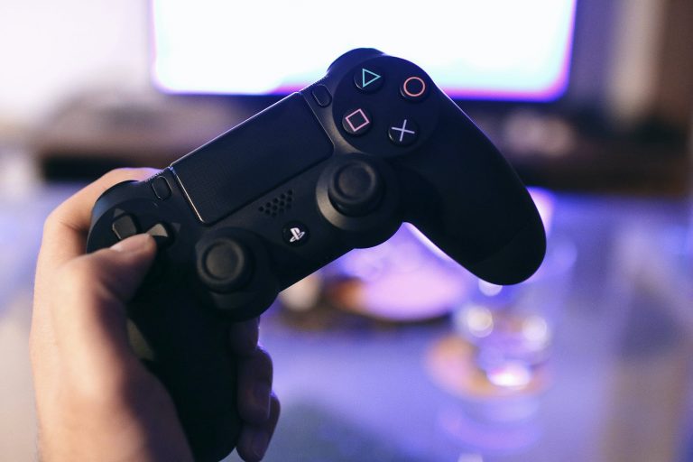 5 IDEAL GIFTS FOR THE GAMER IN YOUR LIFE