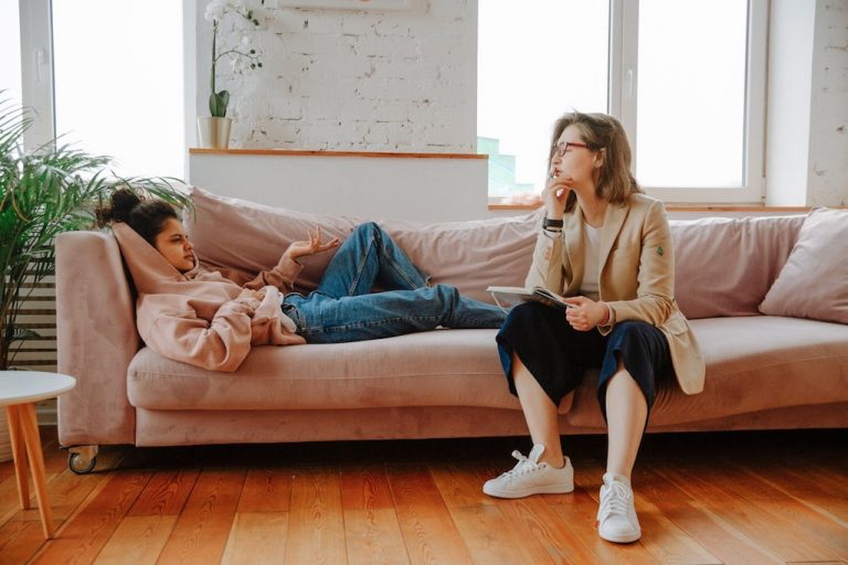 What Is The Difference Between A Therapist & A Life Coach?