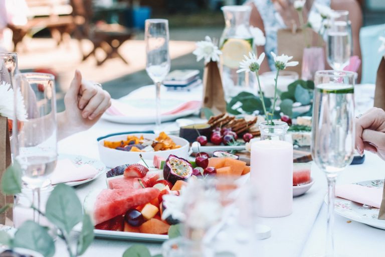 HOW TO THROW A STYLISH GARDEN PARTY THIS SUMMER IN 7 SIMPLE STEPS
