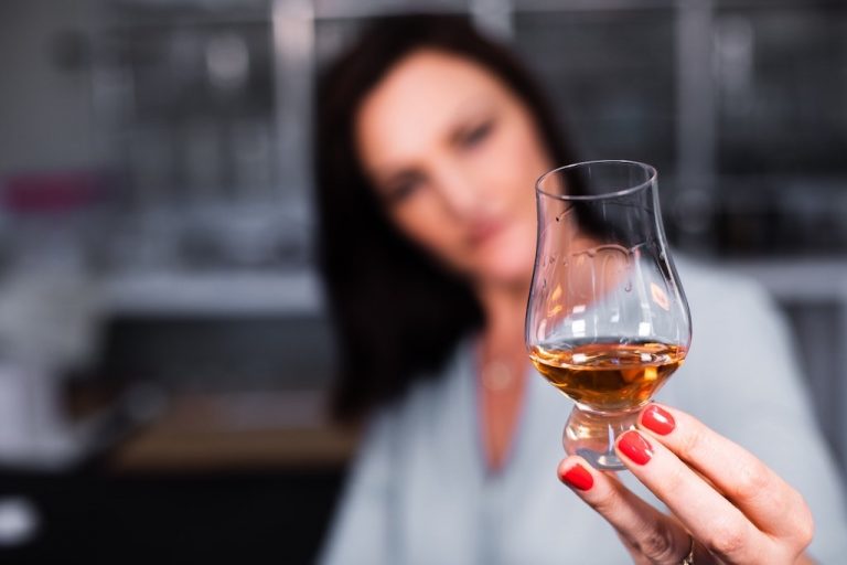 HOW TO CHOOSE DRINKS FOR BOURBON TASTINGS AND THROW A TASTING EVENT