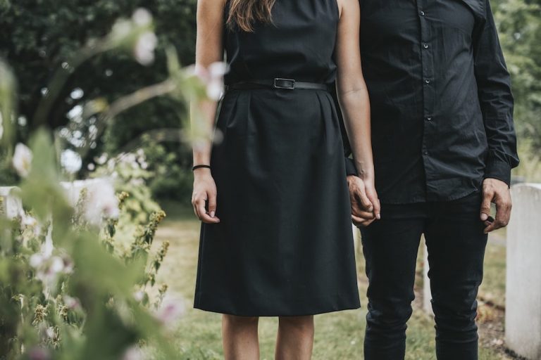 WHAT’S INVOLVED WITH AN ECO-FRIENDLY BURIAL OR CREMATION?