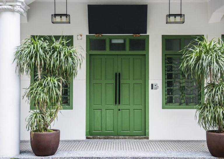 4 WAYS TO ENHANCE THE EXTERIOR OF YOUR HOME ON A BUDGET