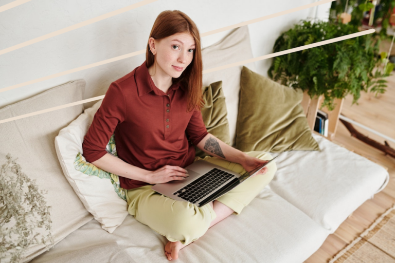 HOW TO ENSURE WORKING FROM HOME ISN’T DAMAGING YOUR HEALTH IN 2022