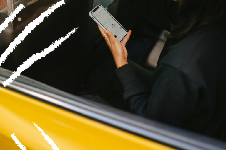 How To Use Apps To Manage Your Money While Travelling