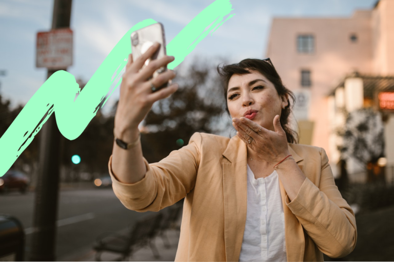 How To Make Friends When Travelling Solo: 7 Ideas & Tips