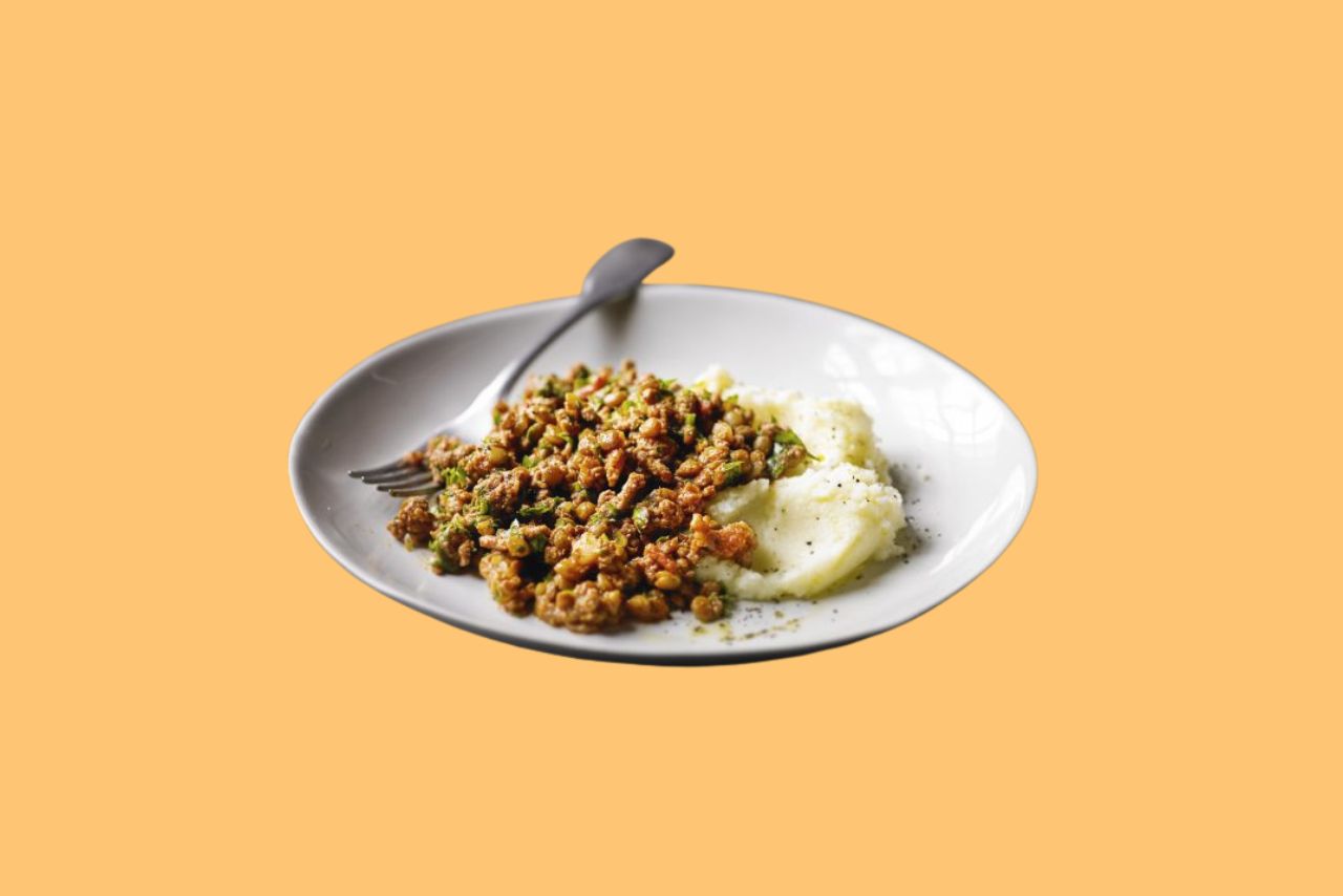 MINCEDBEEFWITHLENTILSANDBACON Ideal Magazine