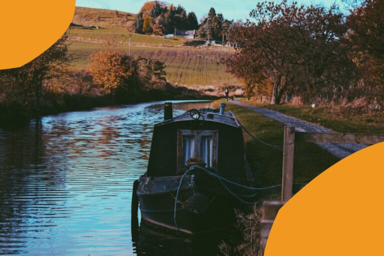 5 IDEAL Tips For A Narrowboating Holiday In England