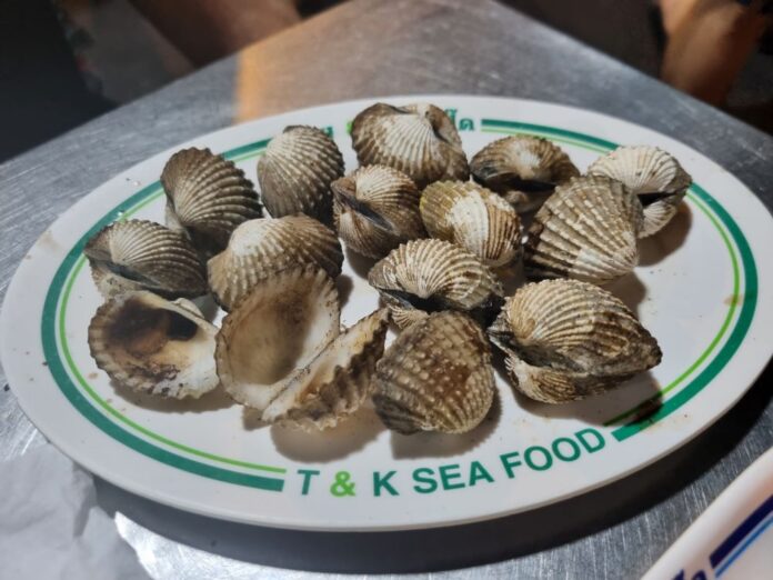 T&K Seafood Bangkok grilled clams