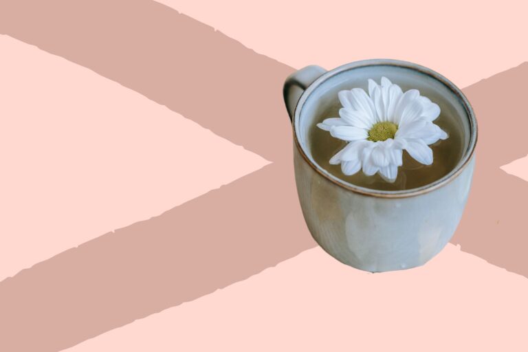 5 Herbal Teas To Drink When Facing The Menopause