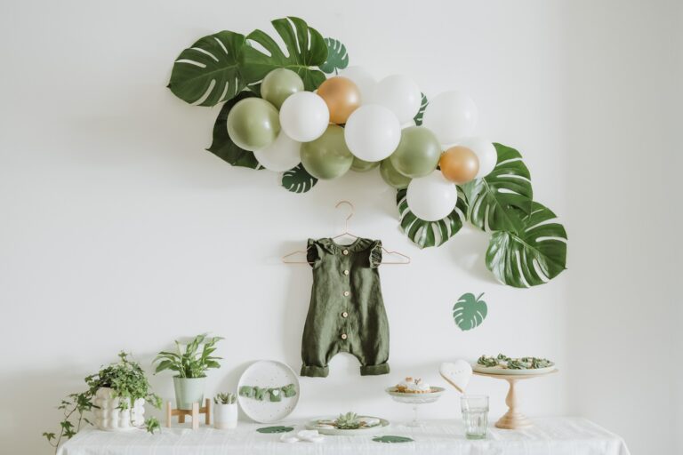 From Appropriate Presents To When You Should Leave: The Ideal Guide To Baby Shower Etiquette